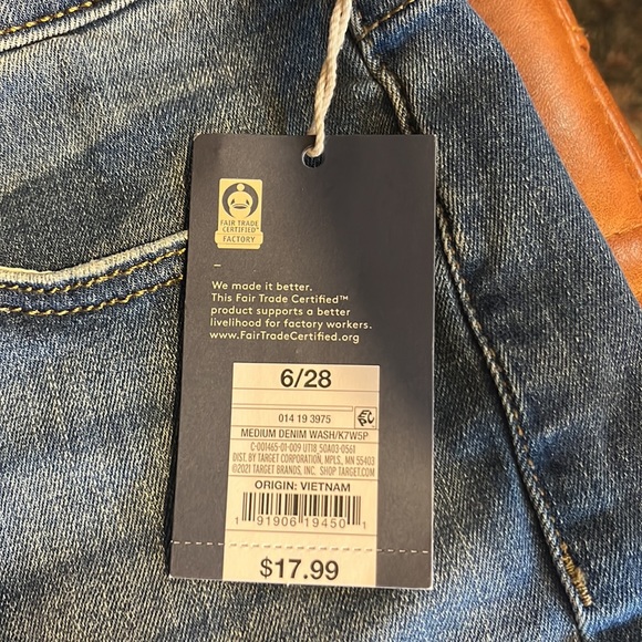 Universal Thread High Rise Jean Shorts - Picture 5 of 5